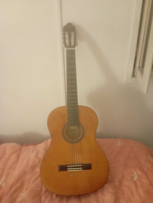 Título: Guitarra acústica Valência — Bom estado — 80€ (fixo)