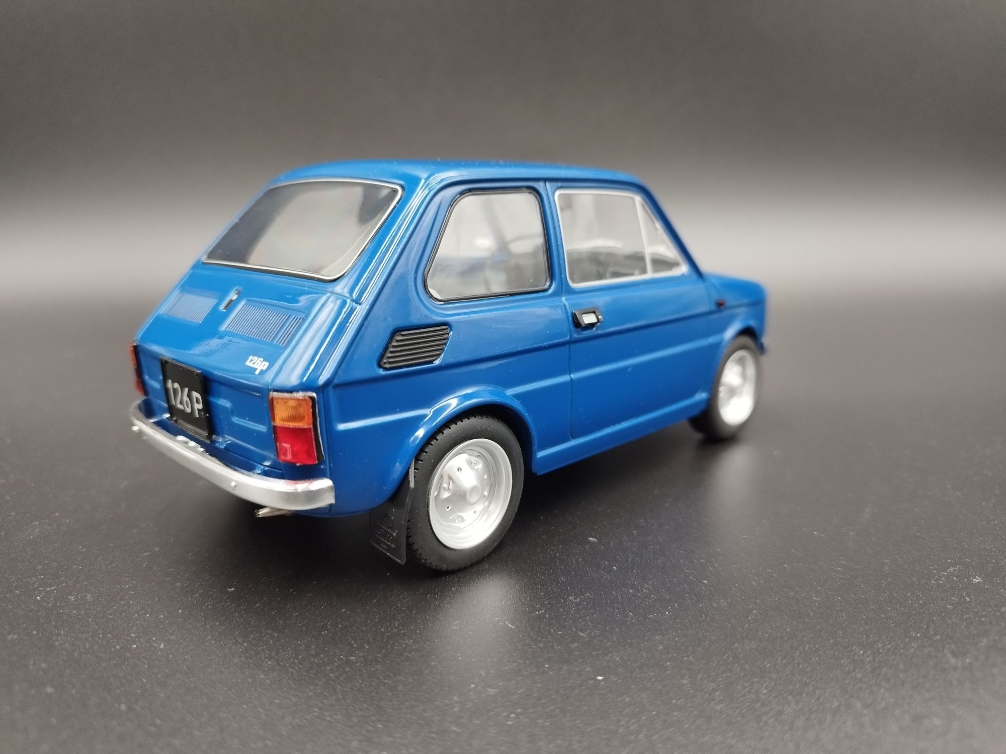 1:18 MCG Polski Fiat 126p maluch model nowy