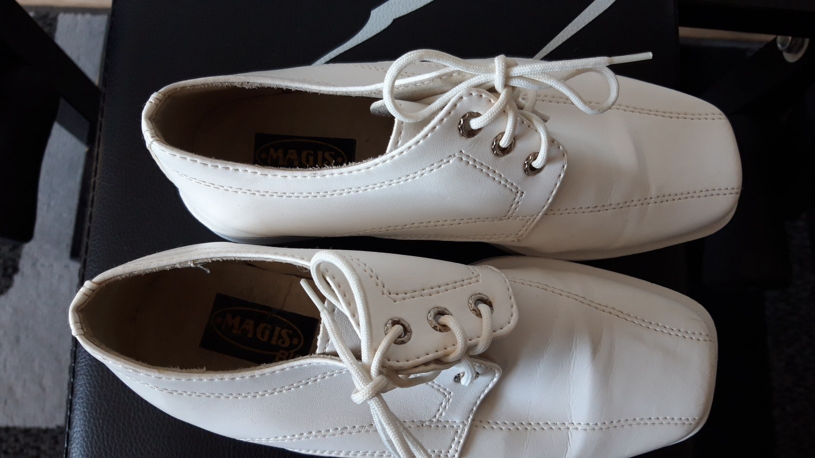 Buty białe komunijne.