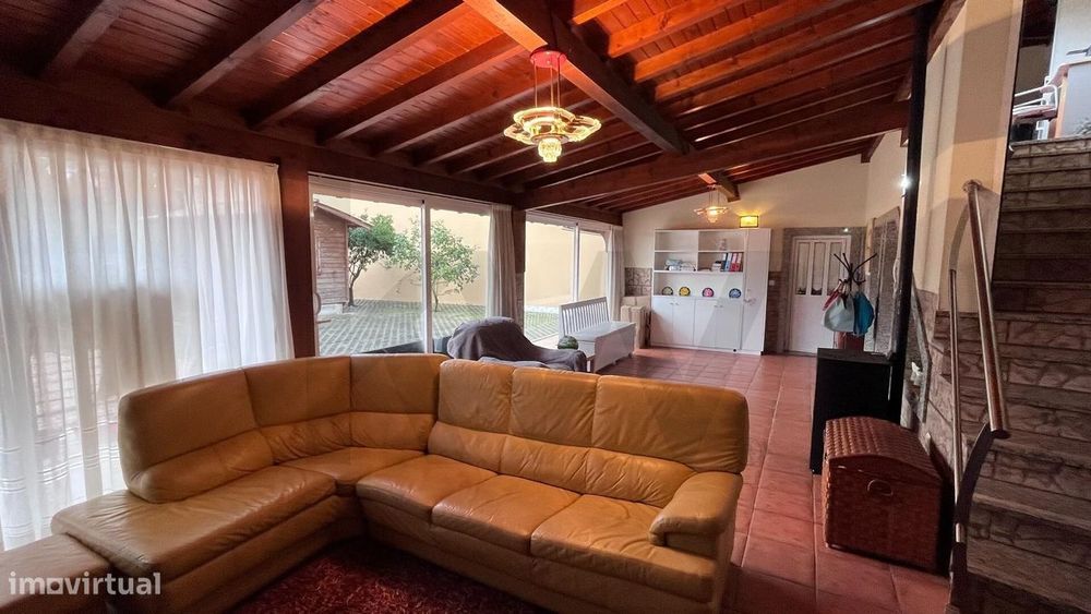 Terreno com Benfeitoria Habitável - Arrifana – Sta. Maria da Feira!