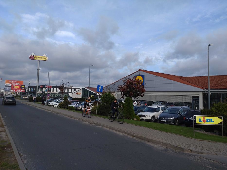 Plac w parku handlowym – Rumia, ul. Grunwaldzka 8