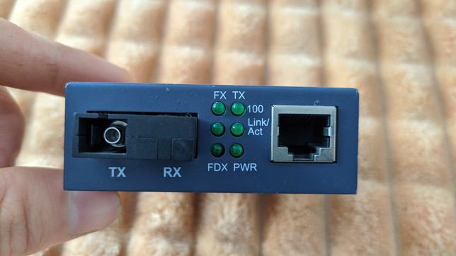 Медіаконвертер 10/100BASE-T SFP Slot 100Base-SX/LX External Powe
