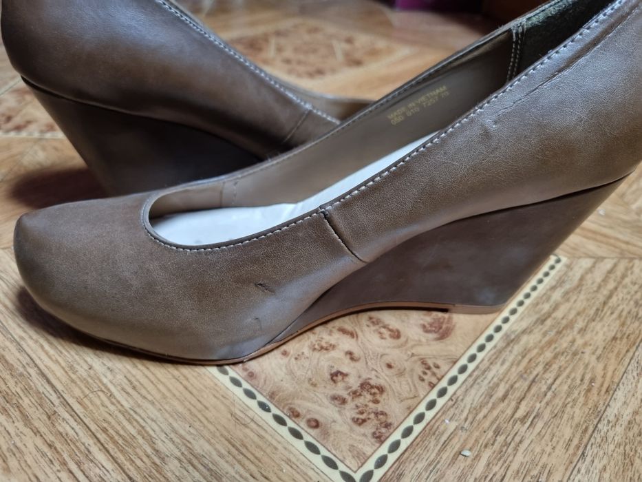 Brązowe buty na koturnie 37