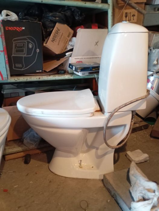 Унітаз cersanit у відмінному стані