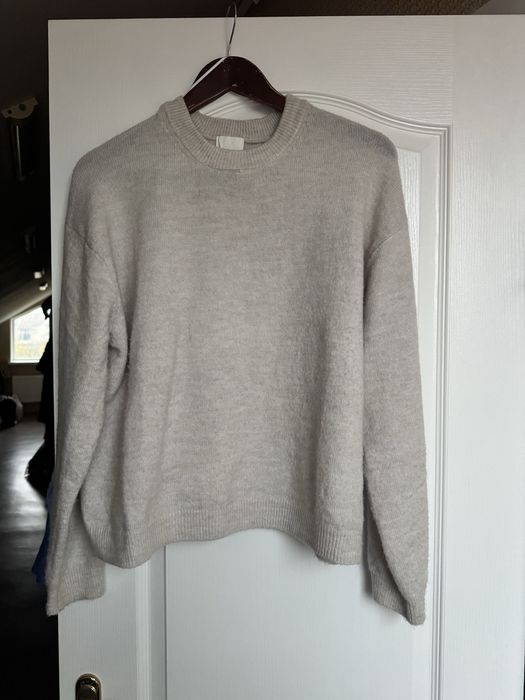 Светр бренду H&M