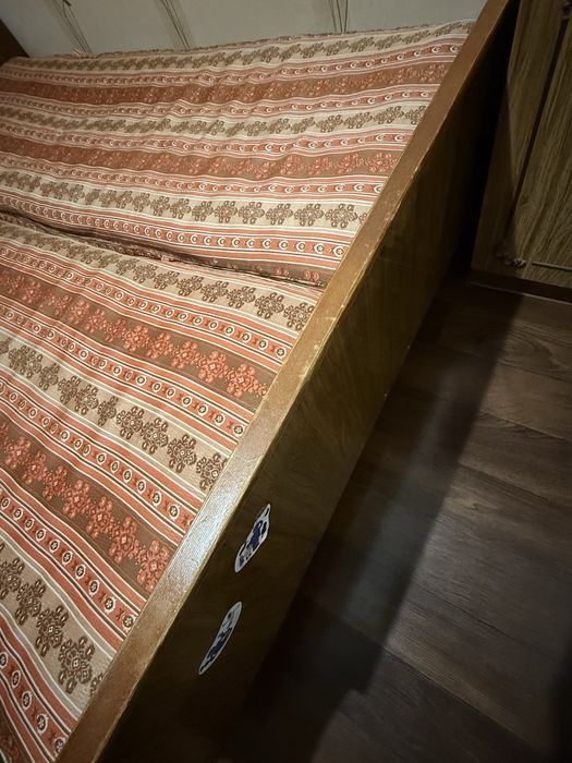 Двоспальне ліжко