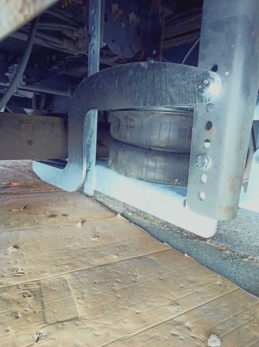 Podnoszenie podnoszenia osi naczepa  Wielton