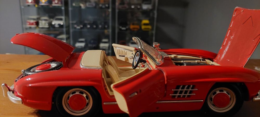 Model 1:18 Mercedes 300SL Cabrio Bburago Made in Italy