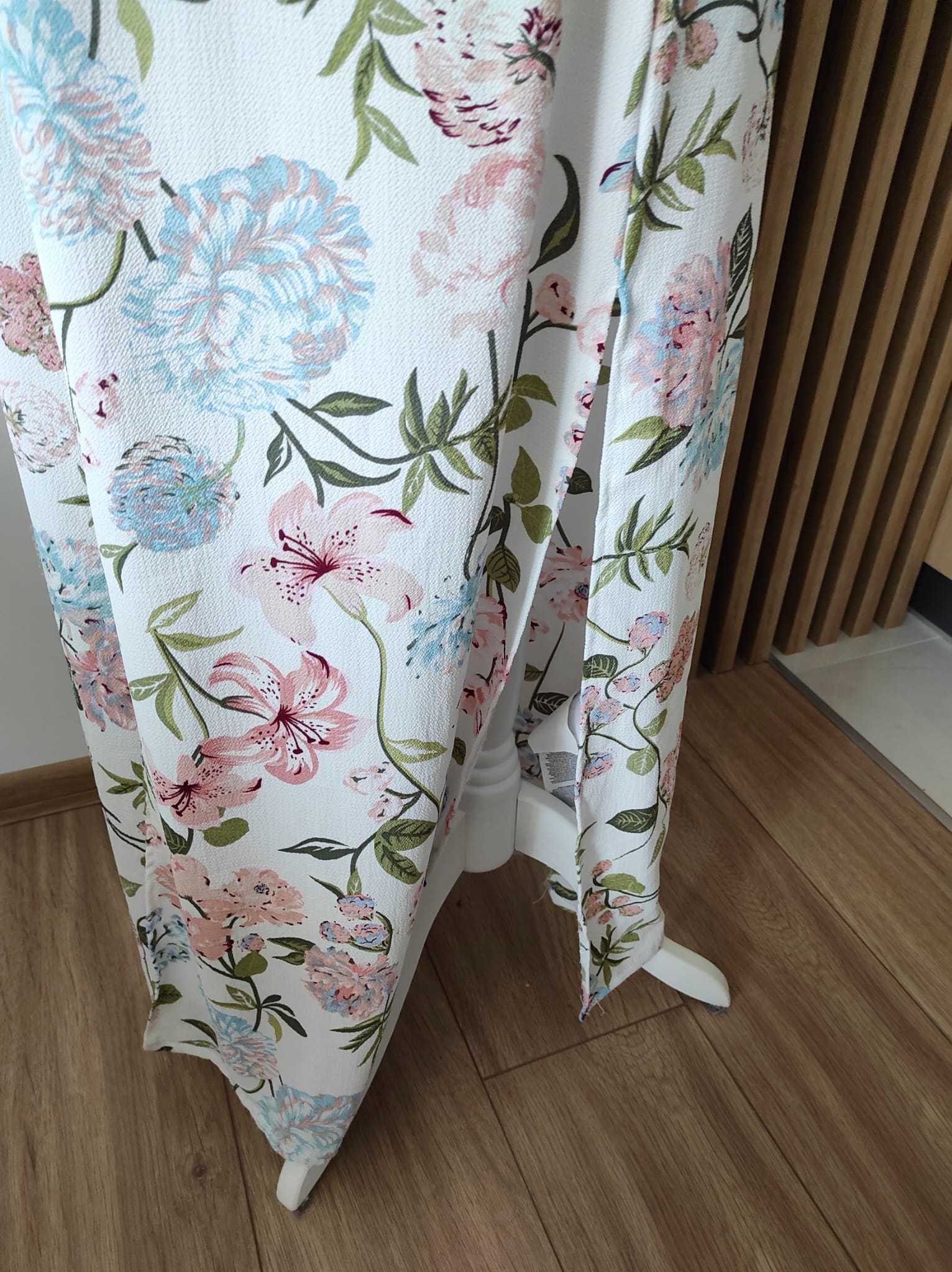 Sukienka maxi biała elegancka w kwiaty z falbanką Amisu M