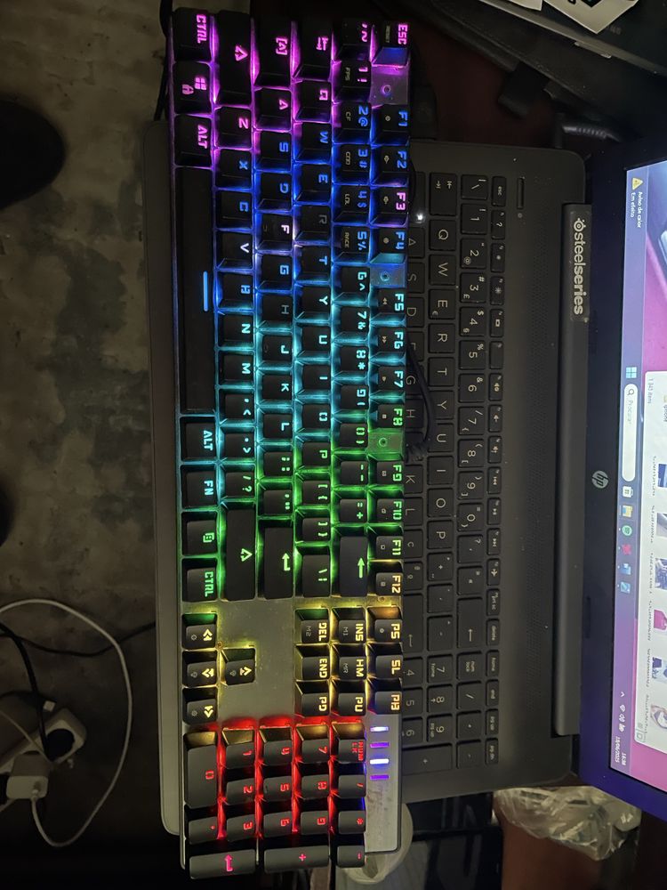 Teclado gamer mecanico
