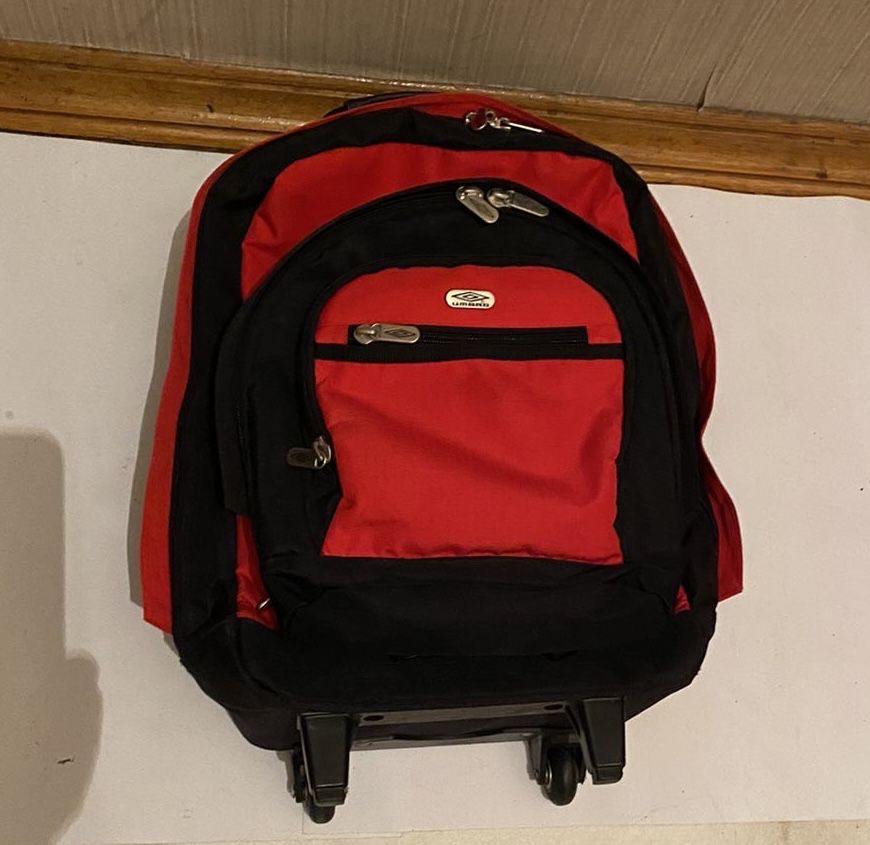 чемодан + рюкзак два в одном , с съемным рюкзачком