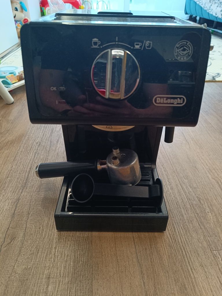 Ekspres do kawy kolbowy DeLonghi ECP31.21