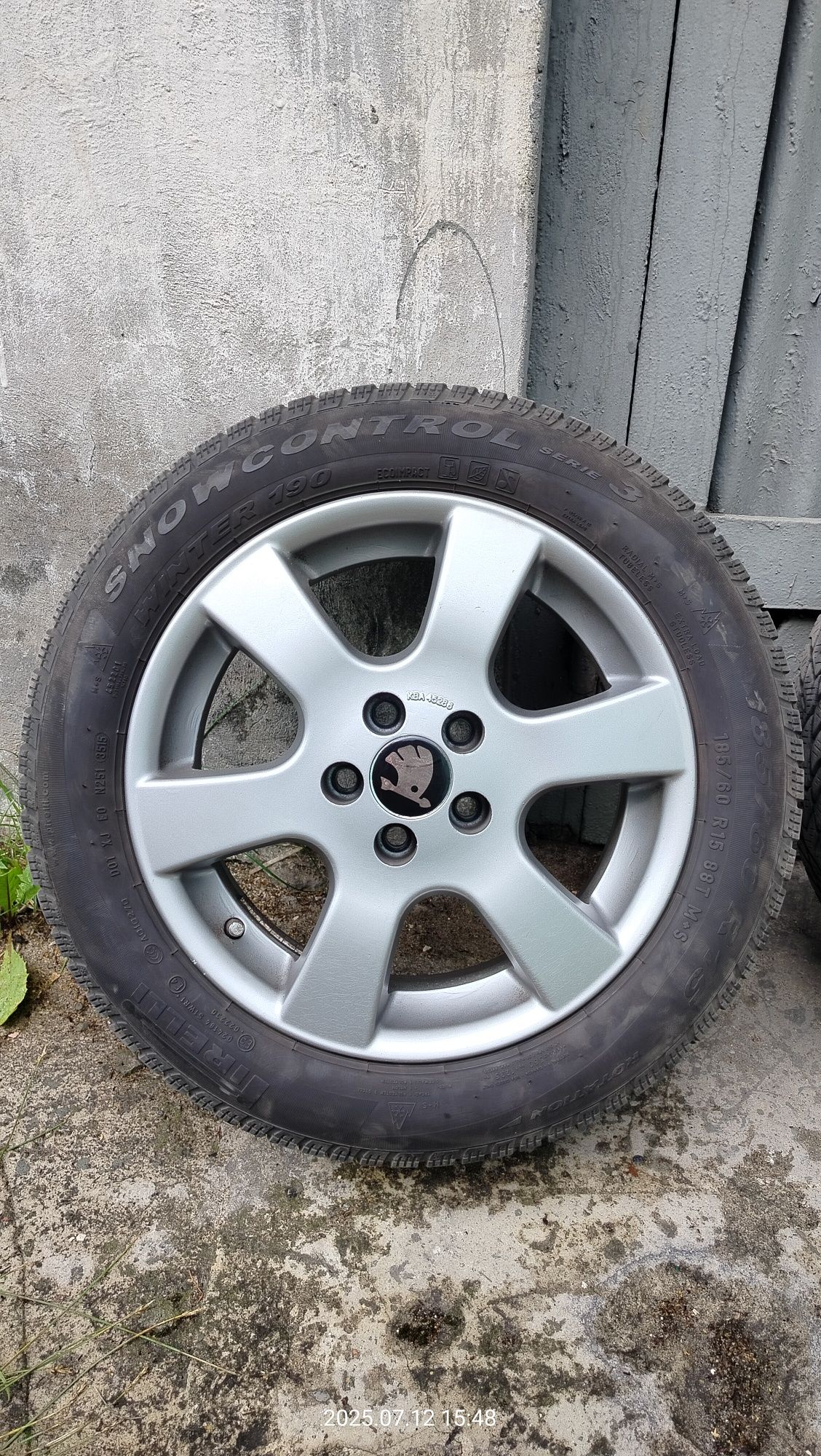 Koła alufelgi 15 5x100 Skoda Seat VW opony zimowe Pirelli 185/60/15.