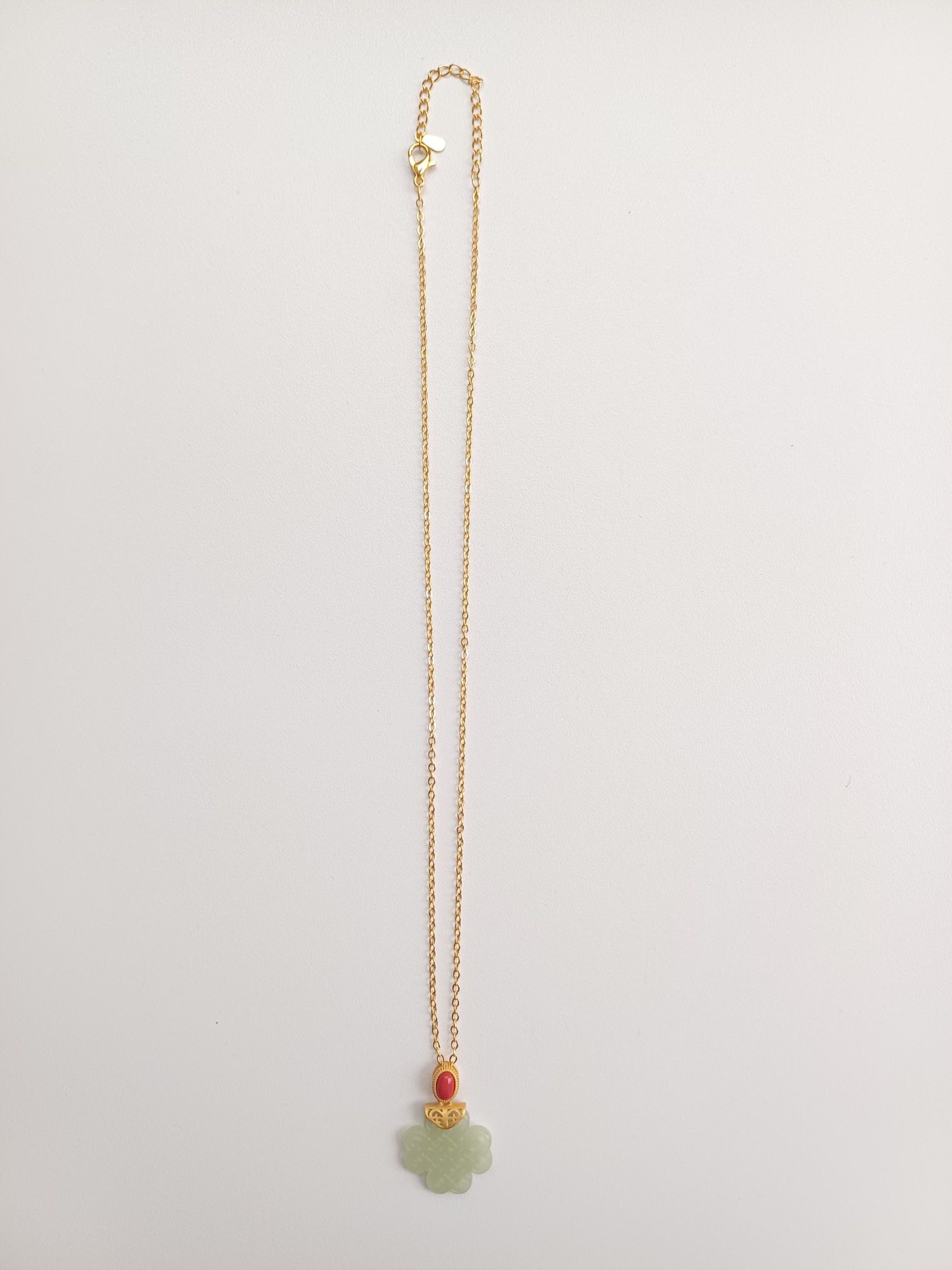 Colar de imitação de estilo clássico chinês, com fio dourado