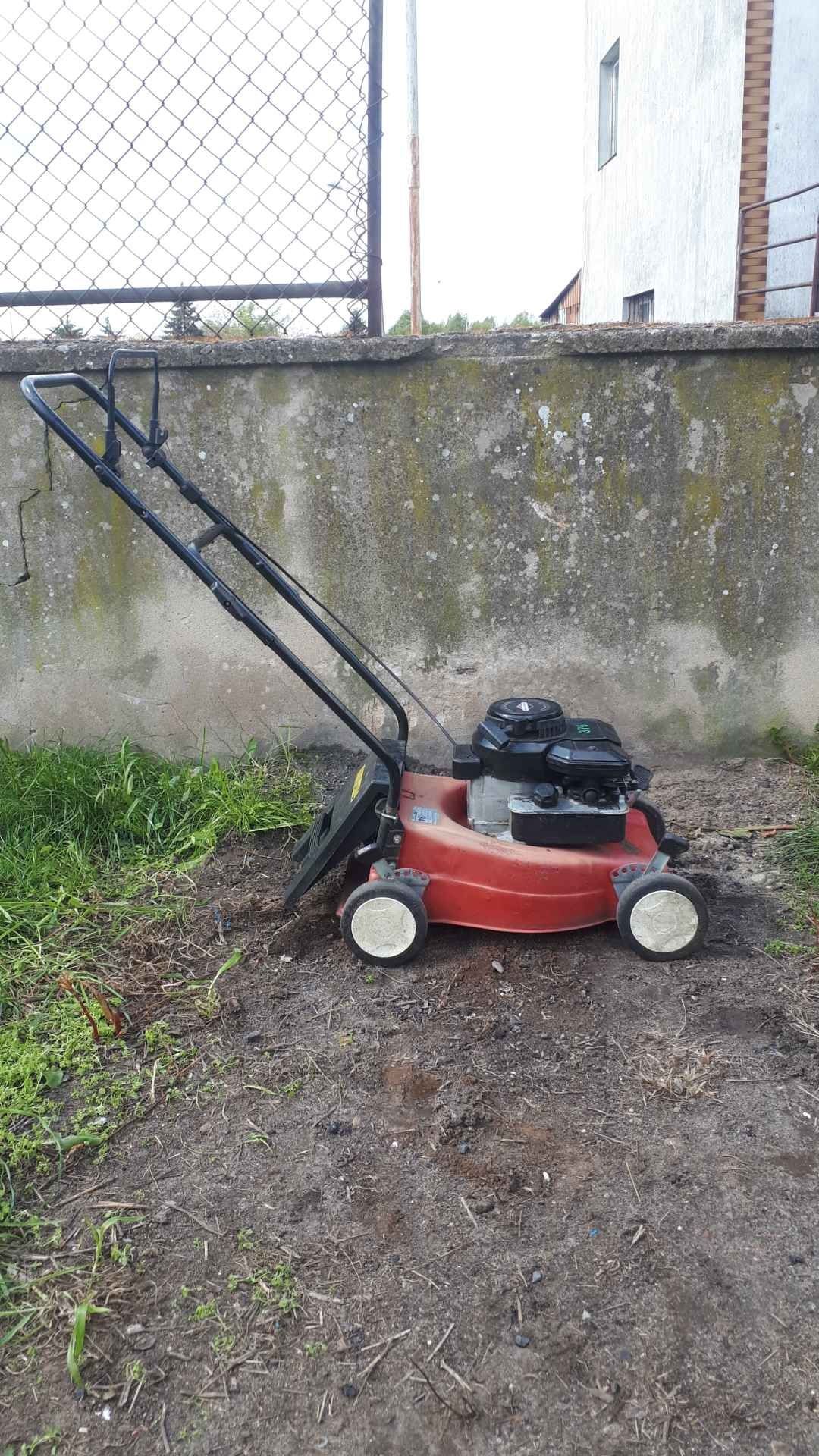 Kosiarka spalinowa z silnikiem Briggs Stratton