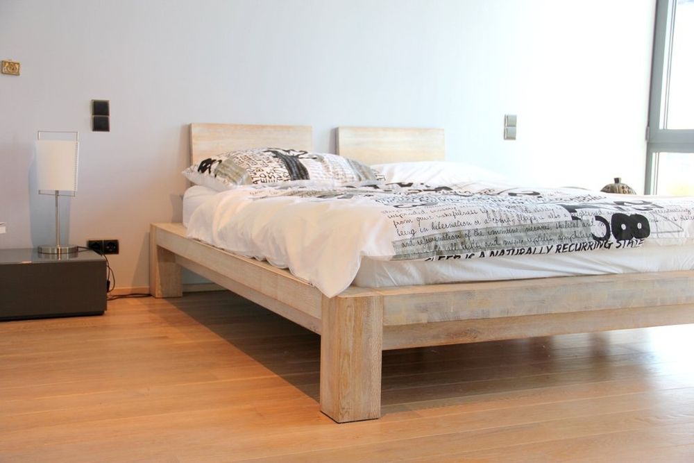 Piękne drewniane łóżko