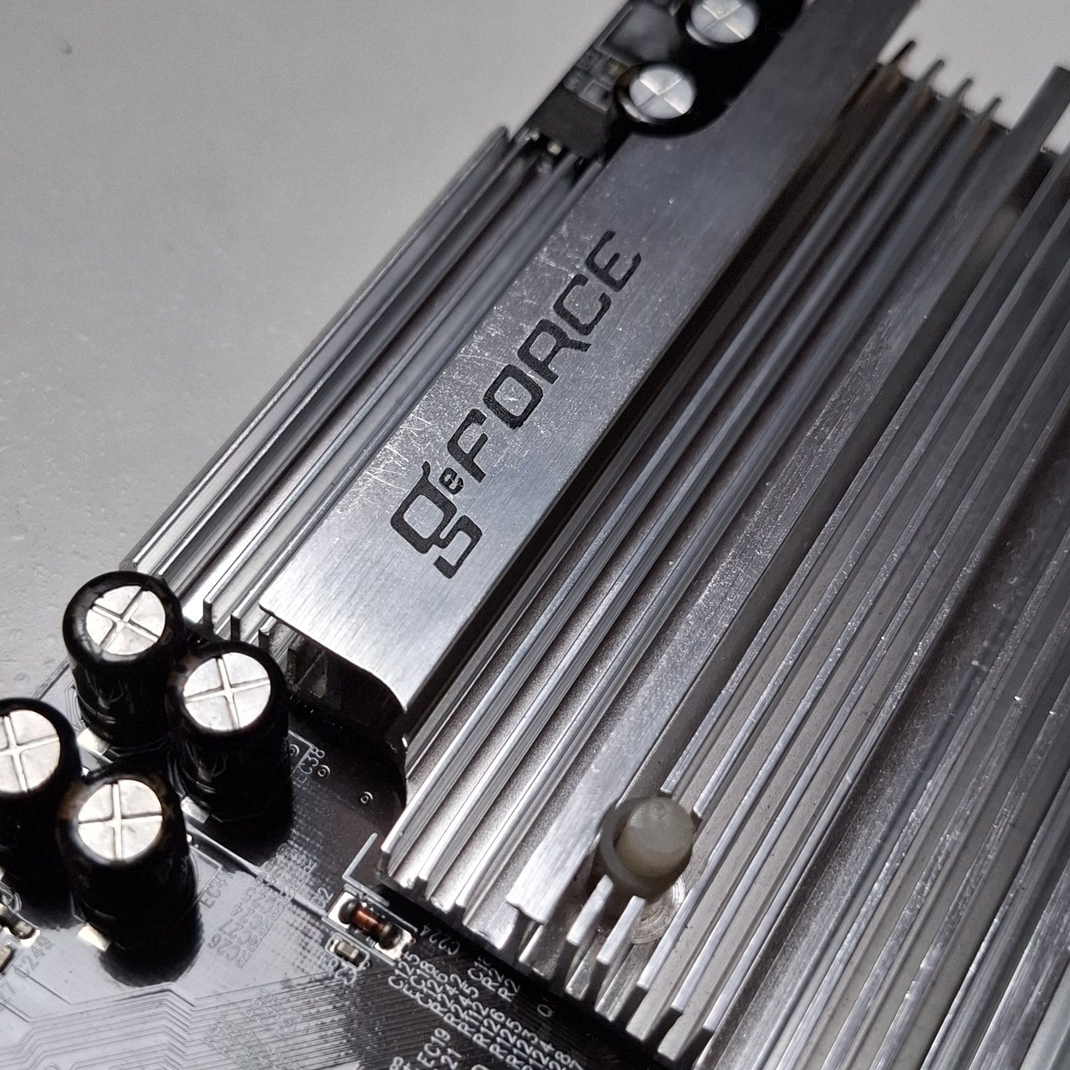 Geforce4 MX4000 64mb 128bit AGP