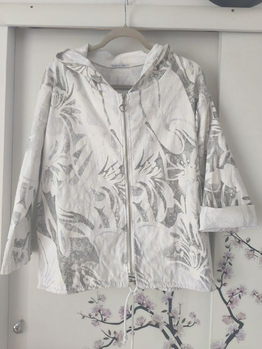 Kurtka z kapturem, wiatrówka - włoska