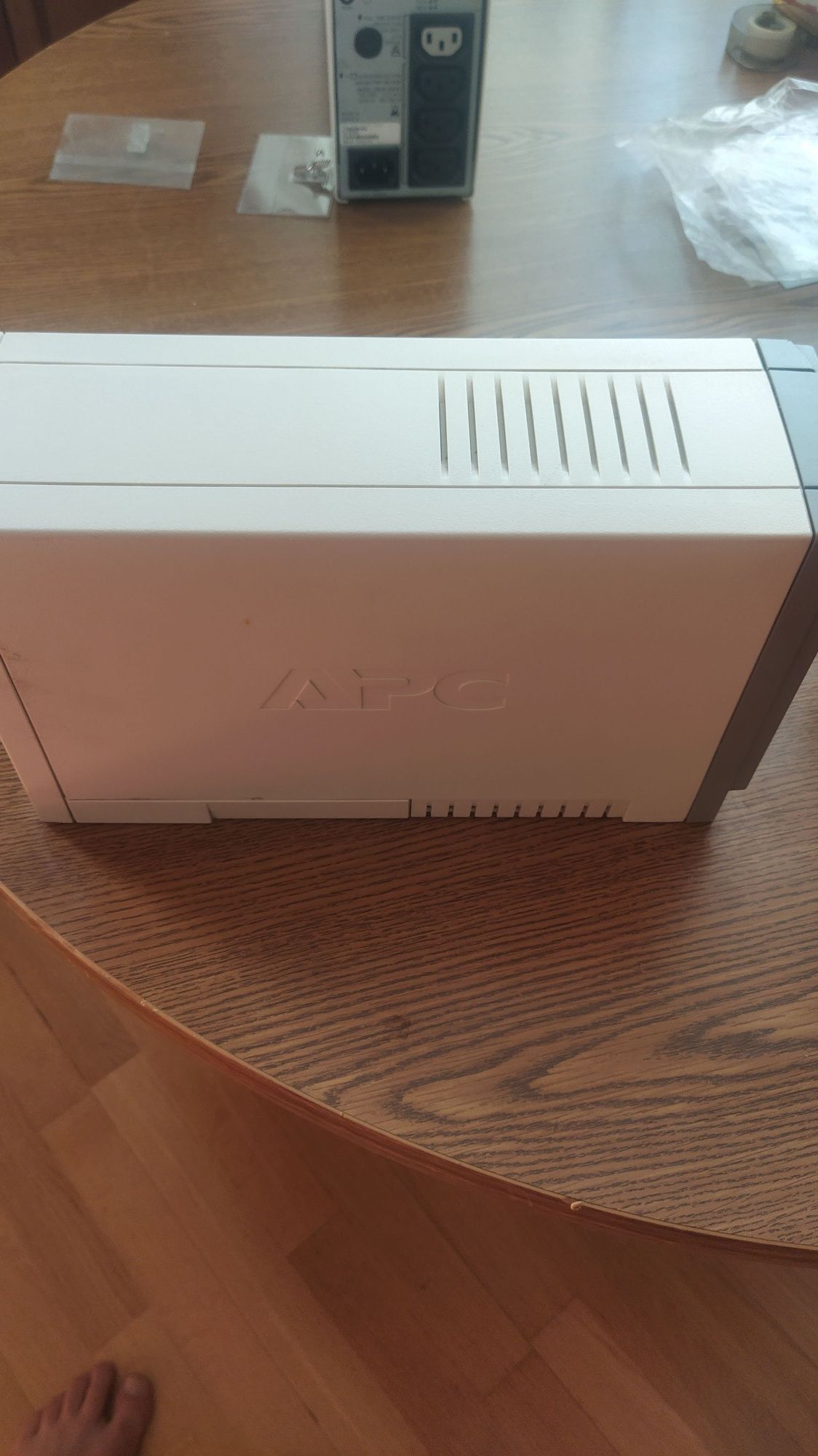 Джерело безперебійного живлення APC Back-UPS CS 650VA

 ИБП