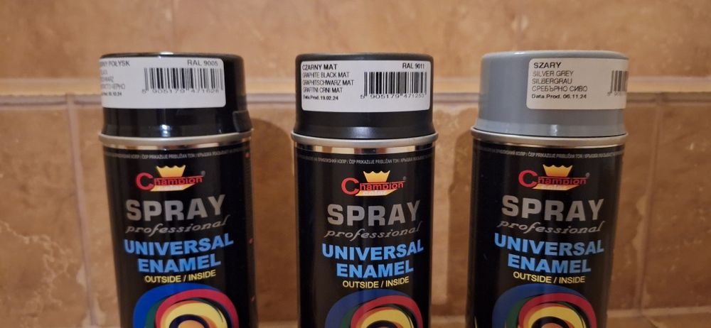 Farba lakier w sprayu