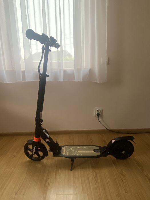 Дитячий електросамокат