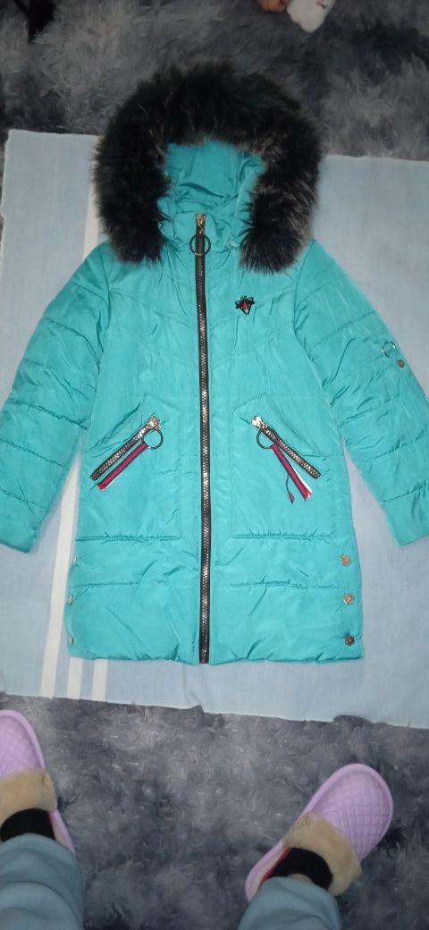 Продам зимнее пальто на девочку на рост 128-134