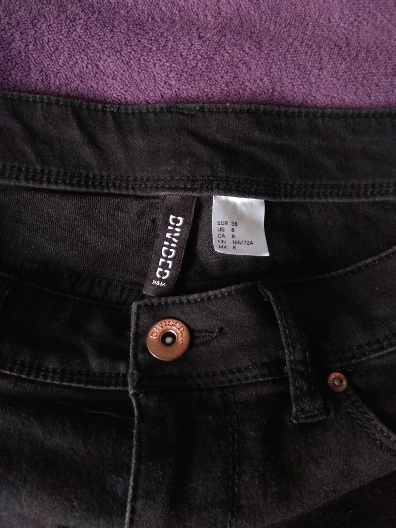 Czarne spodnie rurki H&M