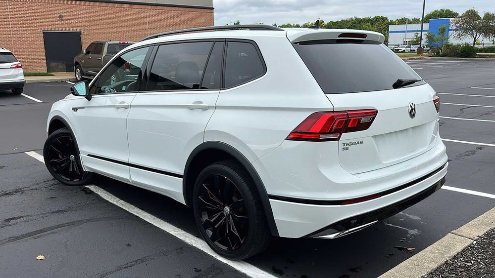 Volkswagen Tiguan      2021