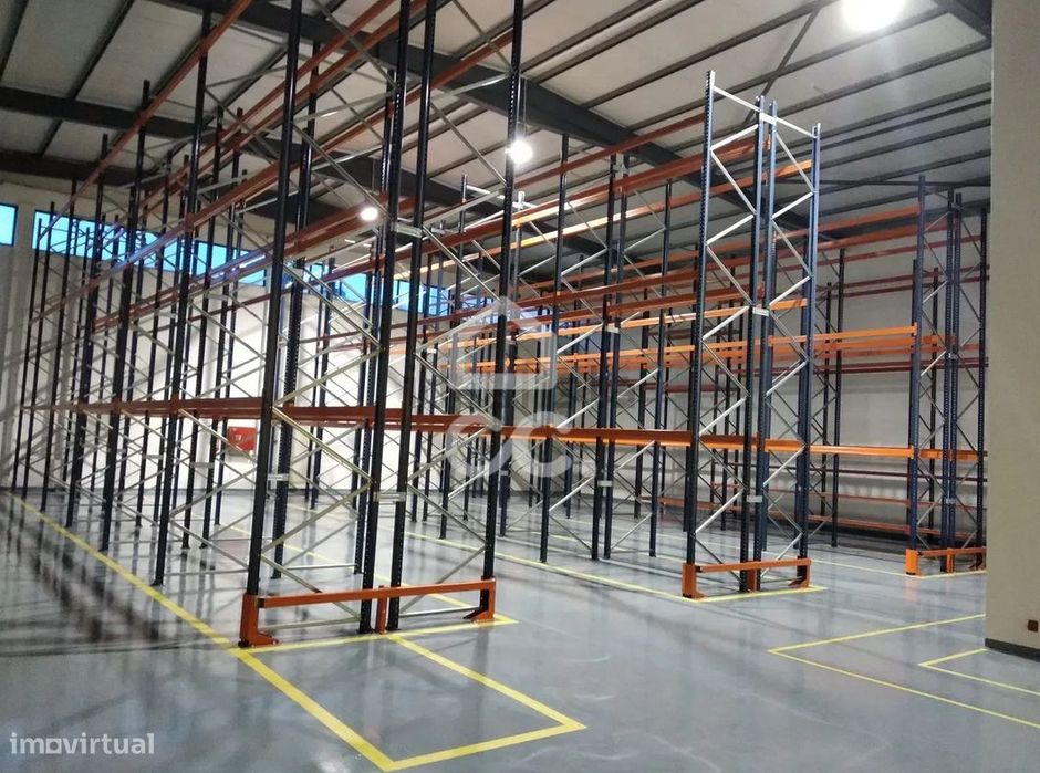 Armazém Renovado com Escritórios | Malveira