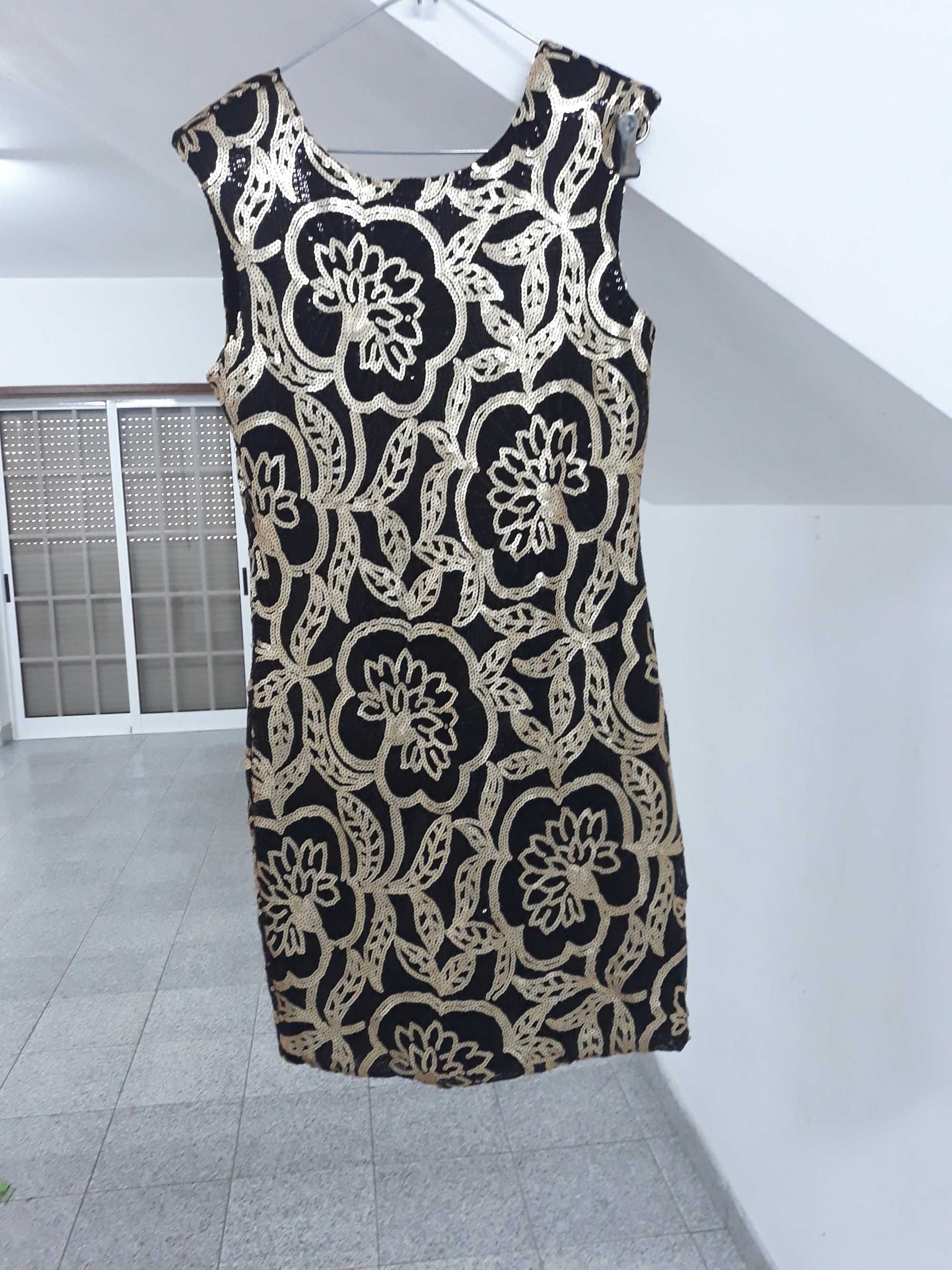 Vestido preto e dourado