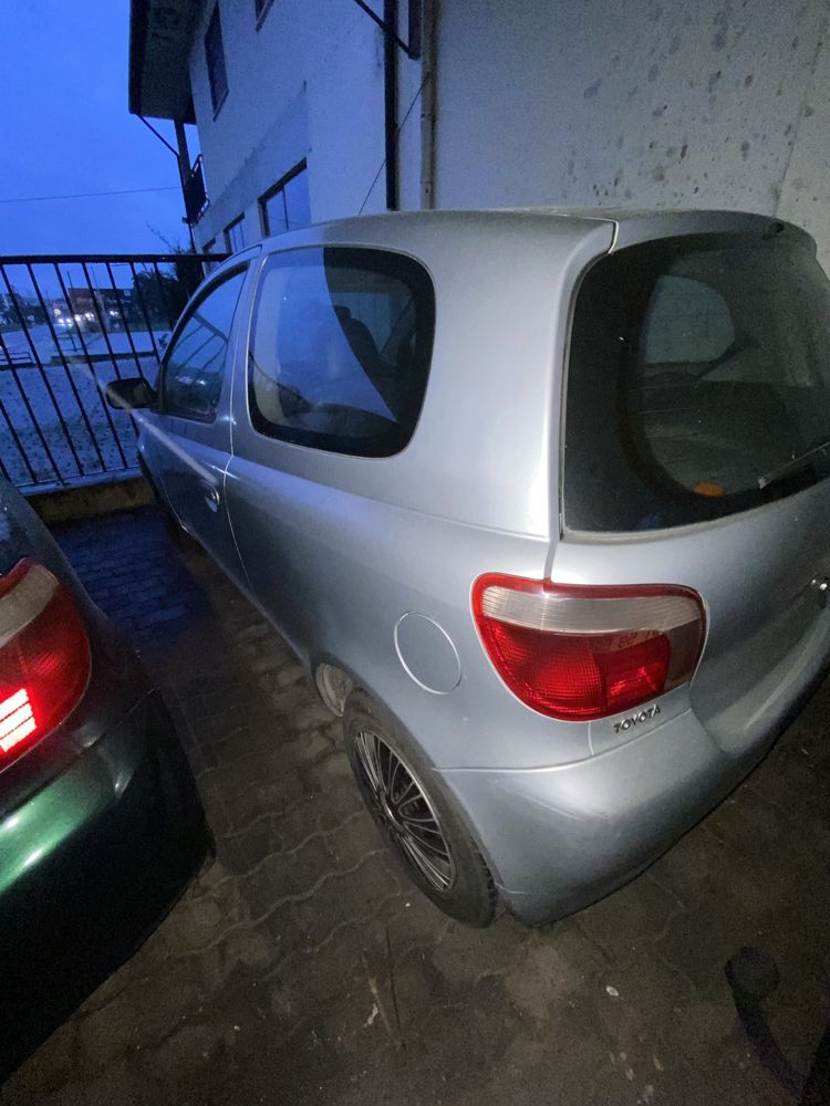 Toyota yaris em bom estado