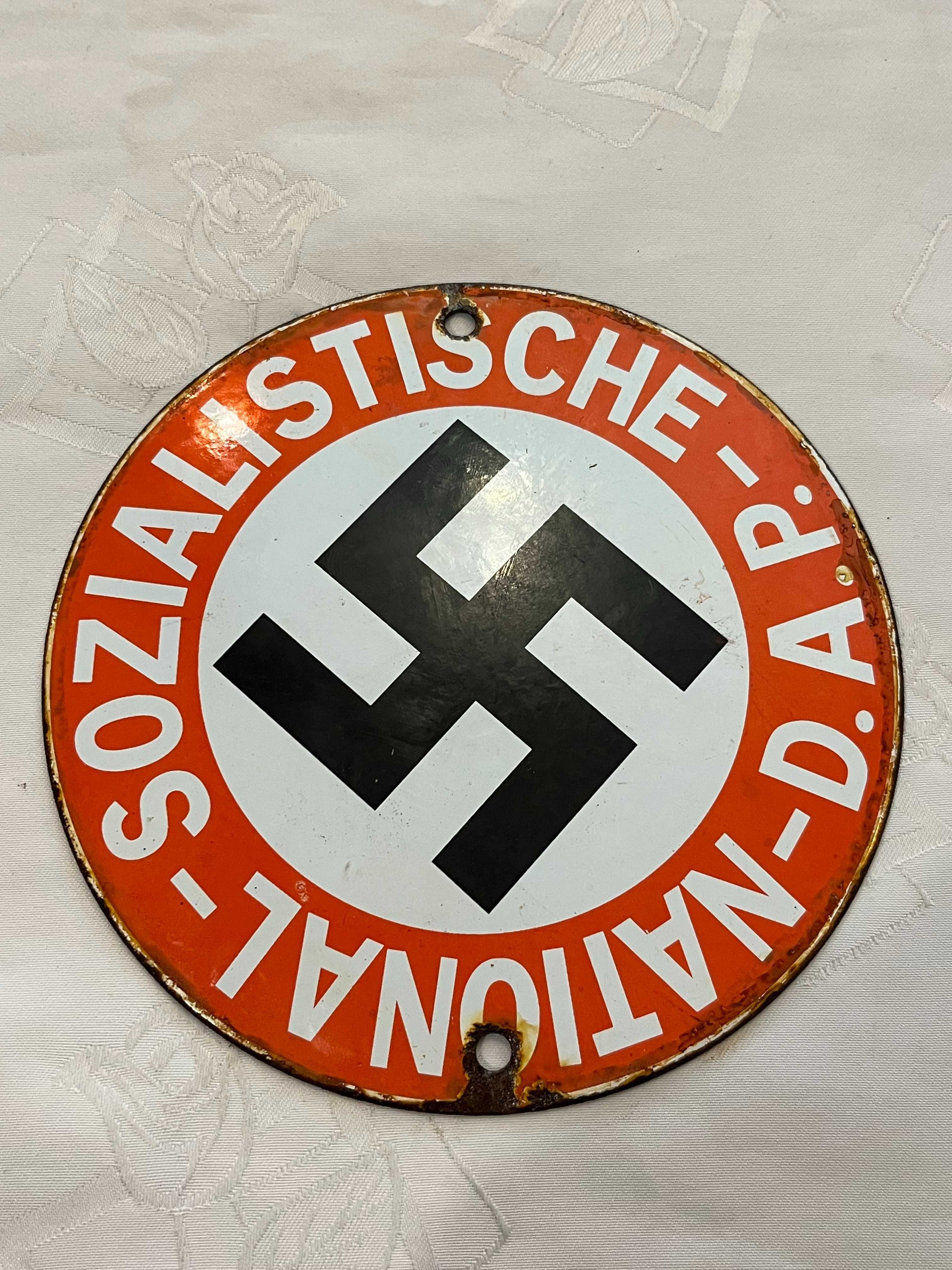 Niemiecki szyld emaliowany, NSDAP