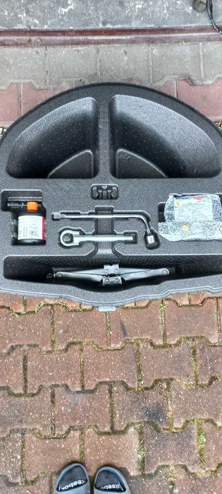 Steropian bagażnika e21