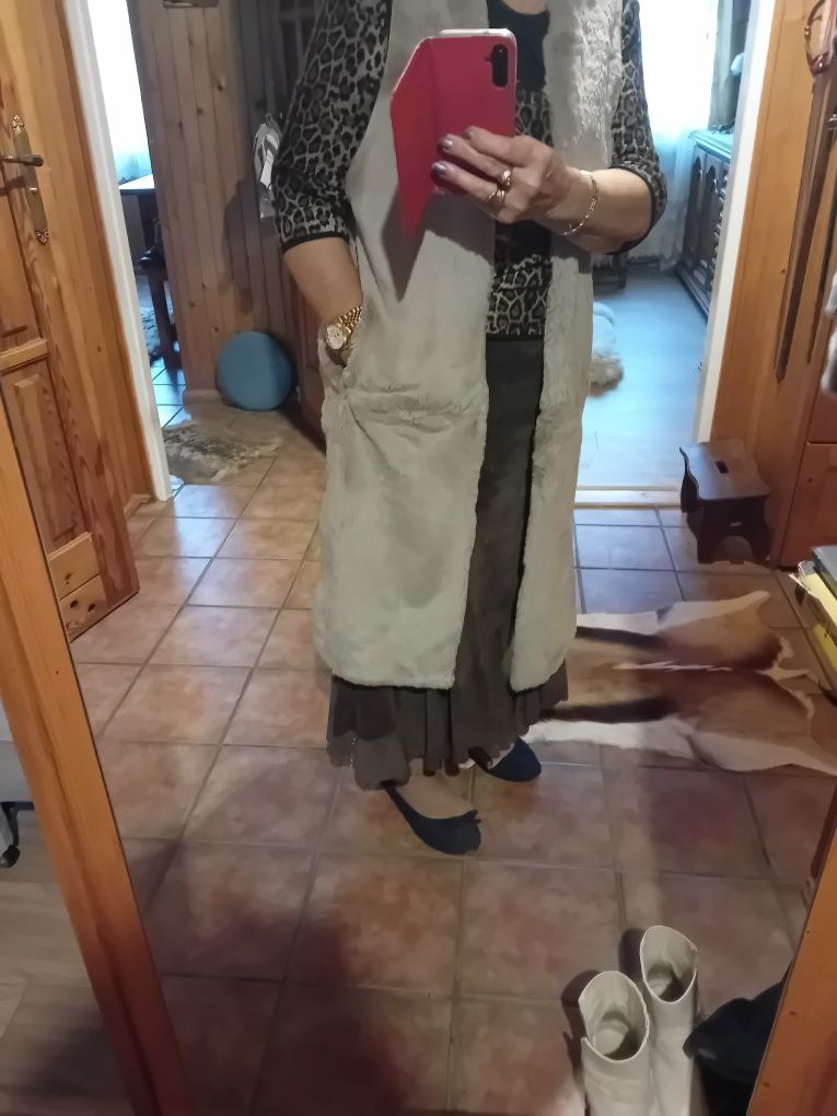 Dluga kamizelka naturalna z kieszeniami