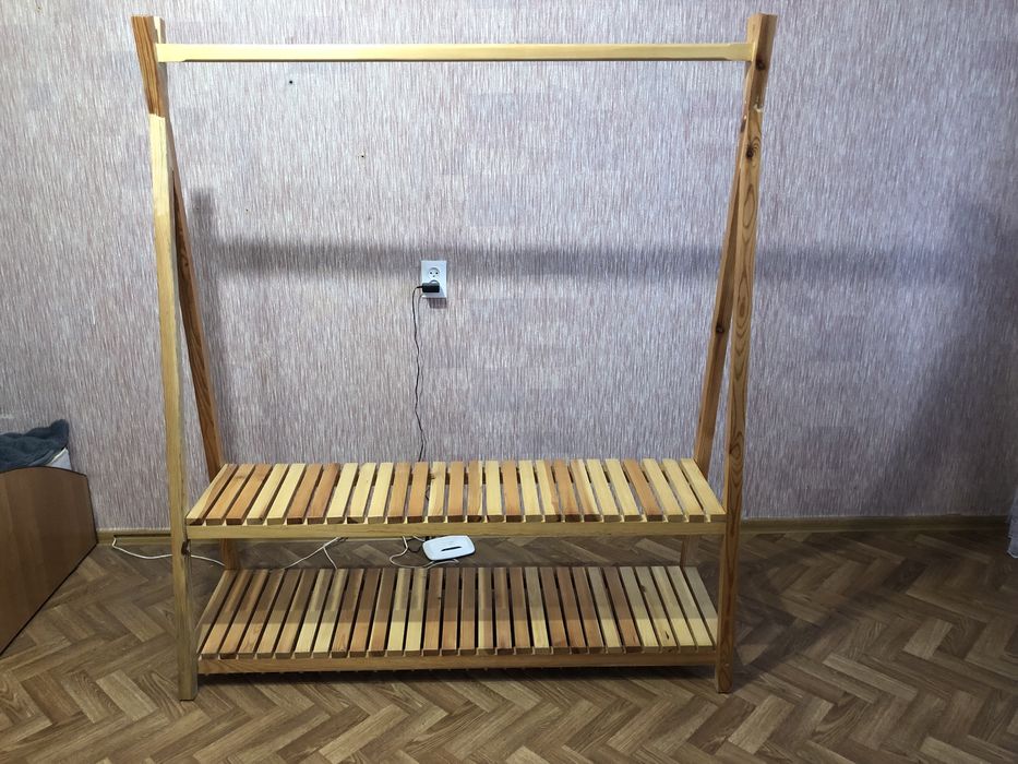 Стійка для одягу