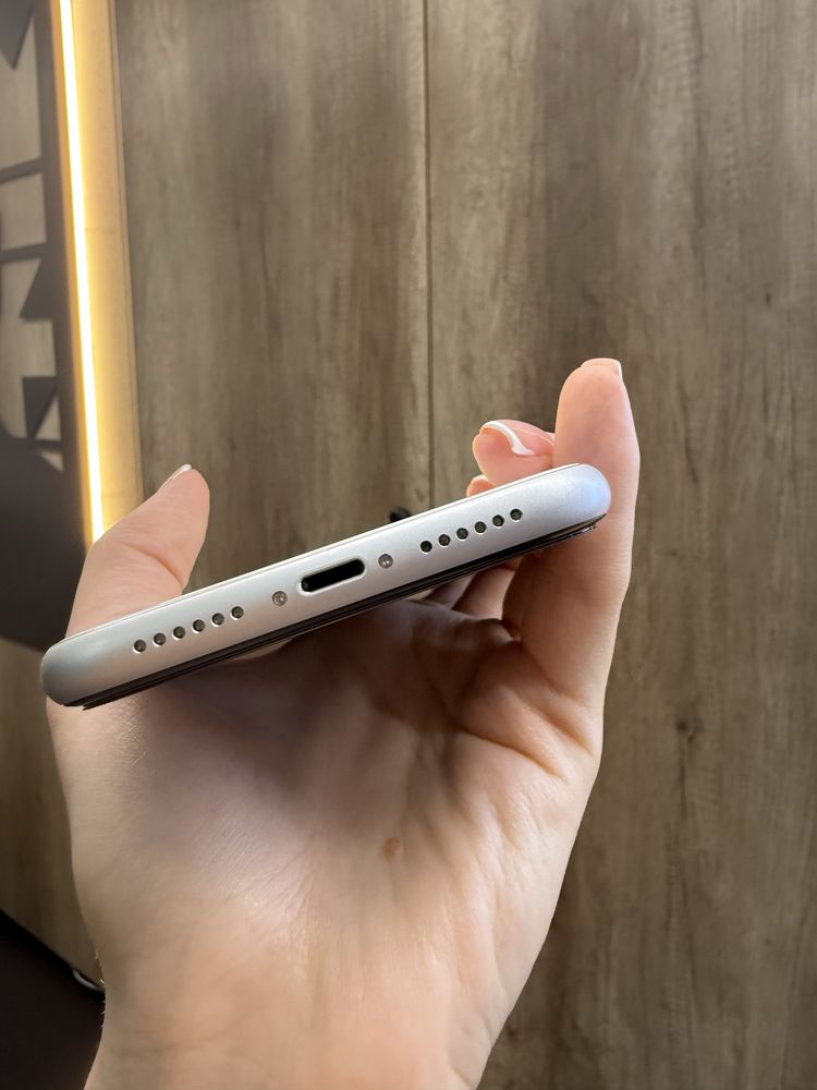 IPHONE XR 128 WHITE Neverlock Костюшка,5 igrand