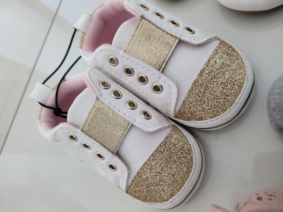 Buciki niechodki dla dziewczynki