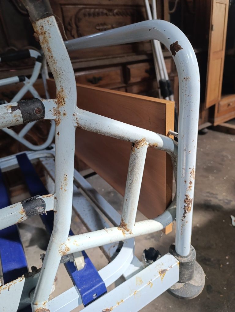 Estrado de cama hospitalar