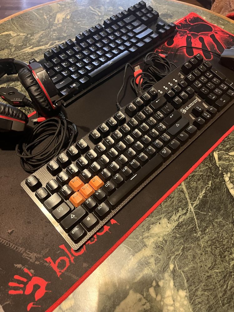Механическая Клавиатура Bloody A4TECH,Hyperx Alloy fps pro,наушники