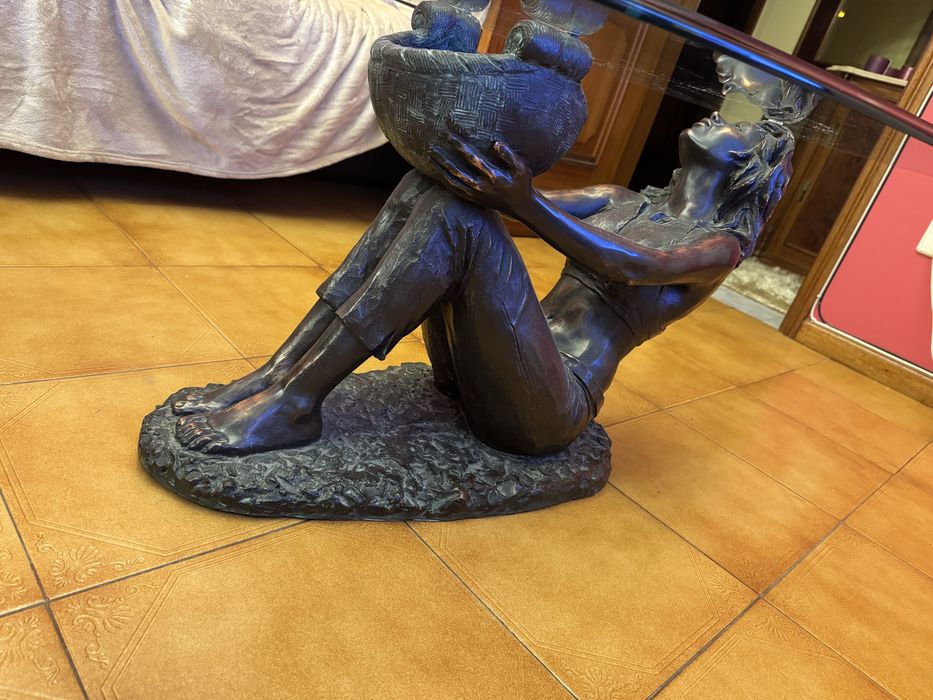 Mesa vidro mulher bronze