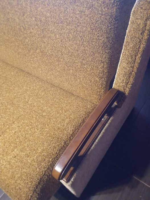 Продаю диван книжка