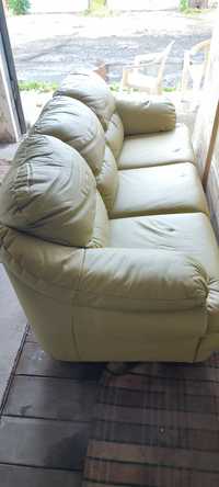 Wypoczynkowy komplet skórzany kanapa oraz fotel