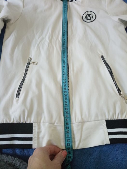 Бомбер білий 164 р. Стан відмінний
