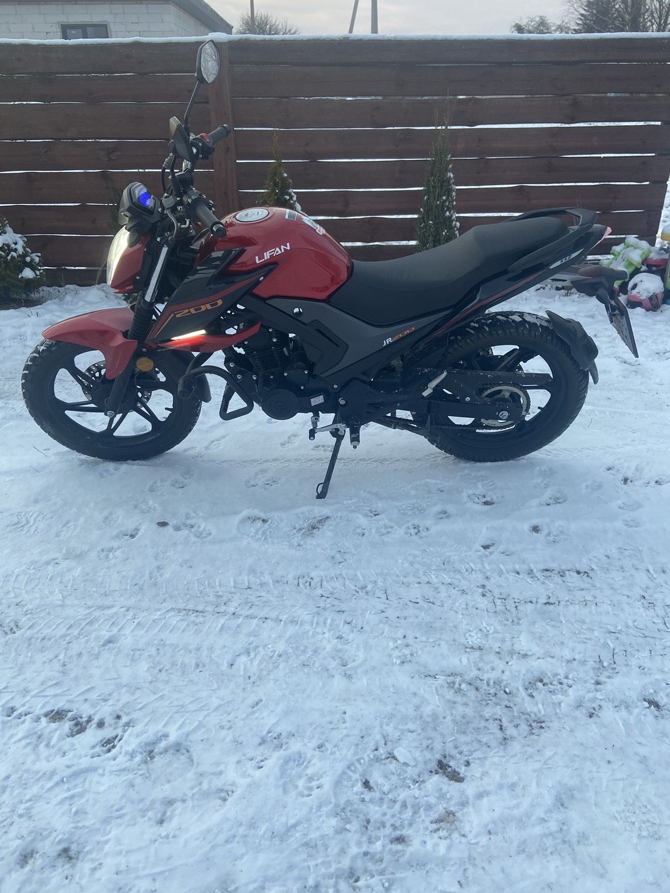 Продам  lifan jr 200