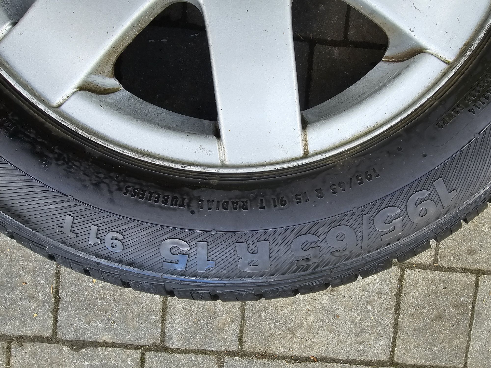 Felgi aluminiowe z oponami opony  195/65r15 koła  8mm vw seat skoda