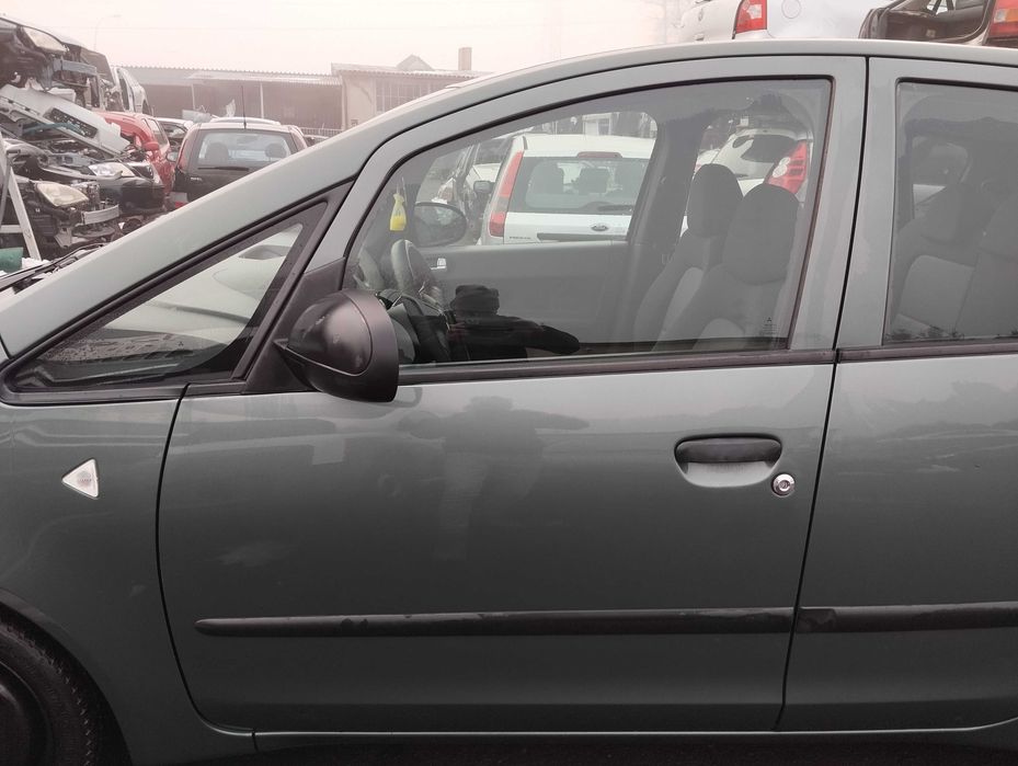 Mitsubishi Colt VI Z30 5D 1.1i 2005r.Drzwi przednie lewe.