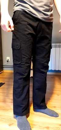 Czarne spodnie bojówki L/XL