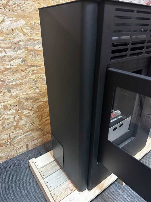 Piecyk na pellet Nella 9 kW z dystrybucją DGP + pilot