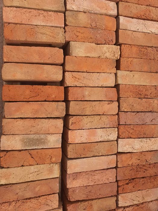 Cegły ręcznie formowane pełne licowe o nazwie Lubelska Postarzana
