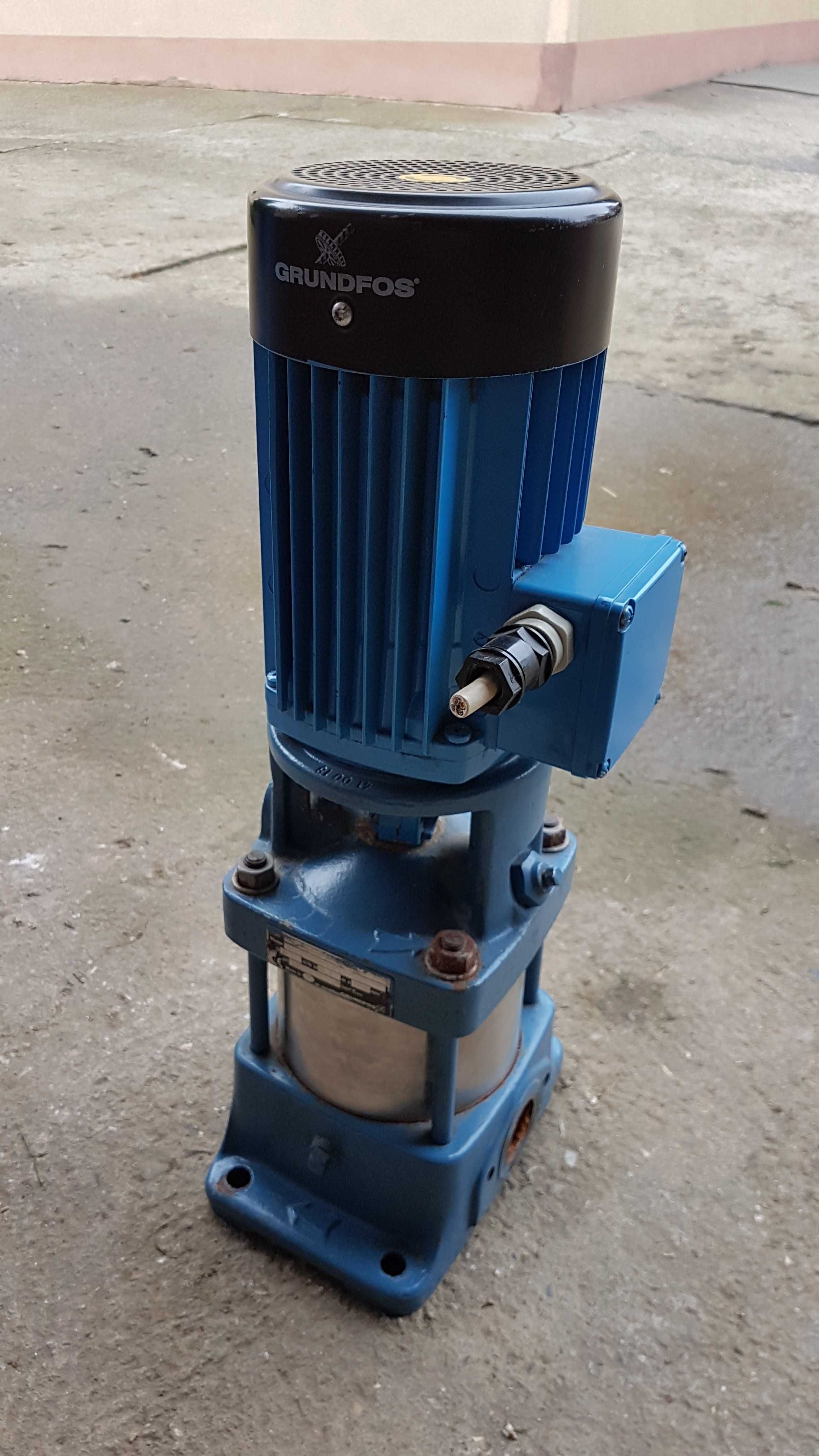 Pompa pionowa Grundfos CR4-40A-A-A-BUBE, Q=6,0m3/h, H=24,4m 0,75kW